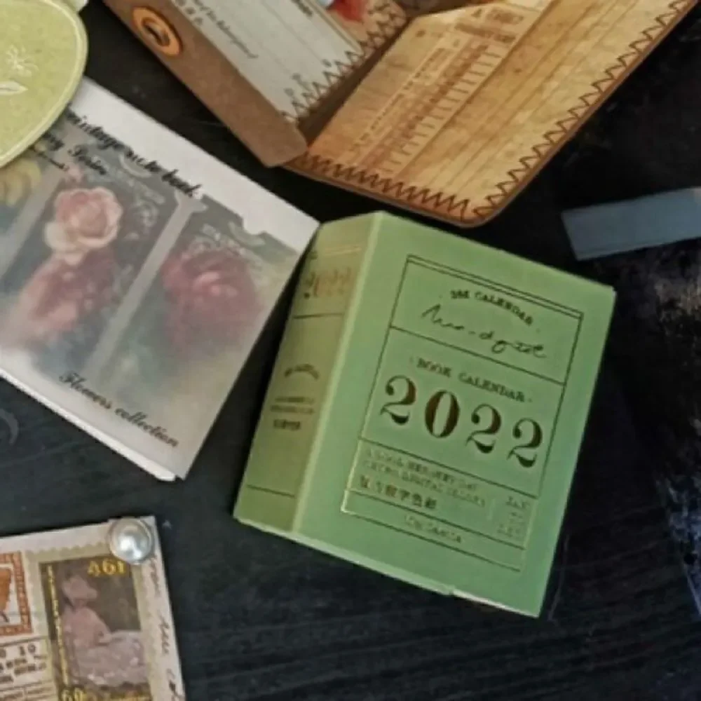Mini Books calendar 2022 with 365 days journaling